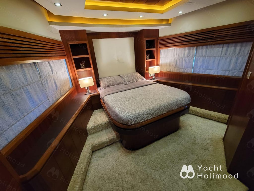 ME01 Tailor-made 92-Fleet Luxury Yacht service (with 6 Staff Members Serving) 40