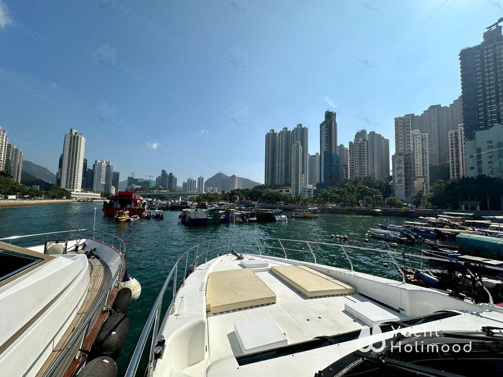 AZ02 City Night charter Luxury Yacht [Victoria Harbour landing and boarding] 23