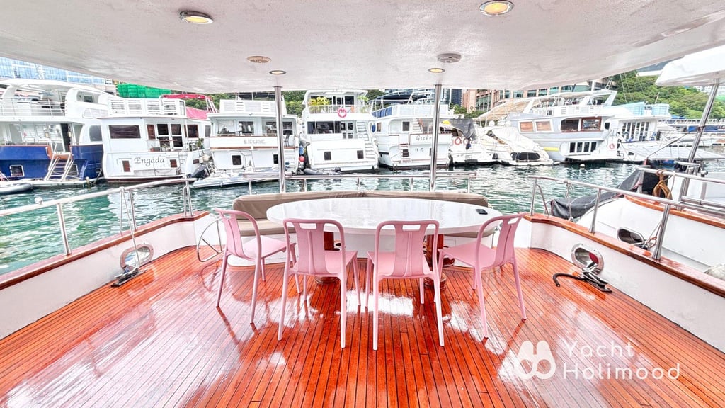 IE01 70'' Cruiser (Cuttlefish Fishing/ Harbour Night Cruies, Sofa Area) 9