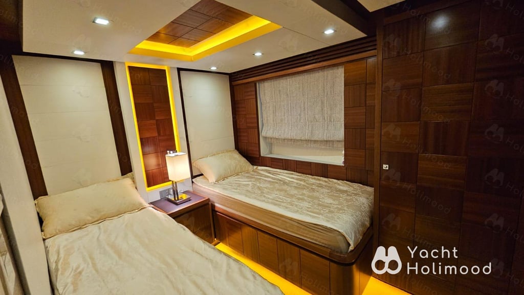 ME01 Tailor-made 92-Fleet Luxury Yacht service (with 6 Staff Members Serving) 20