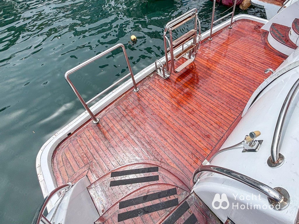 IE01 70'' Cruiser (Cuttlefish Fishing/ Harbour Night Cruies, Sofa Area) 11
