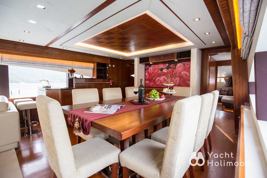 ME01 Tailor-made 92-Fleet Luxury Yacht service (with 6 Staff Members Serving) 33
