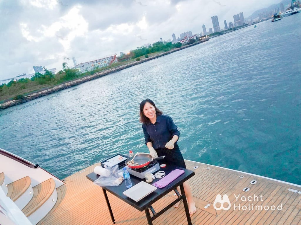 ME01 Tailor-made 92-Fleet Luxury Yacht service (with 6 Staff Members Serving) 59