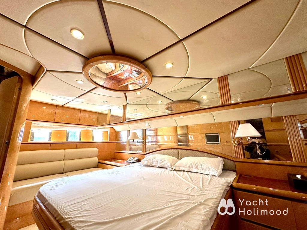 AZ02 City Night charter Luxury Yacht [Victoria Harbour landing and boarding] 24