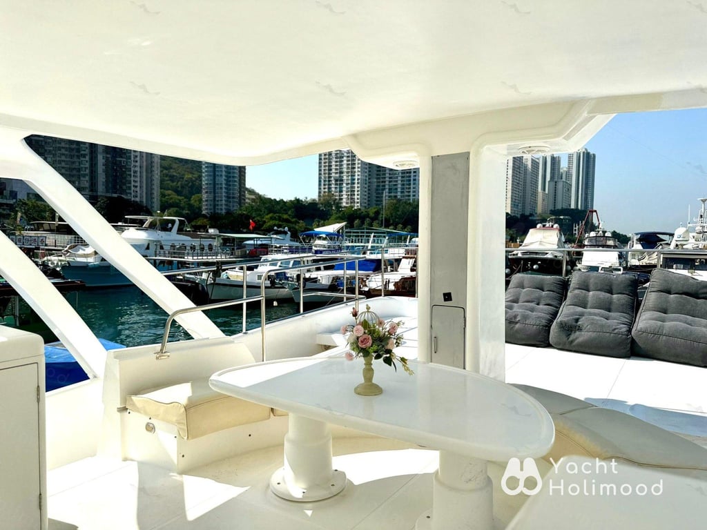 AZ02 City Night charter Luxury Yacht [Victoria Harbour landing and boarding] 16