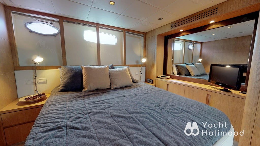 NW04 City Day Charter Luxury Yacht 14