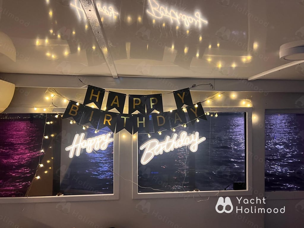 SL02 [王牌] 经典游艇全包套餐 (送餐饮及水上玩具，丰富奖品!!) 38