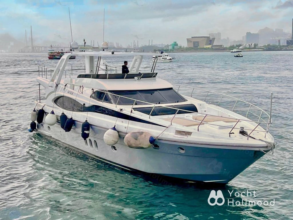AZ02 City Night charter Luxury Yacht [Victoria Harbour landing and boarding] 2