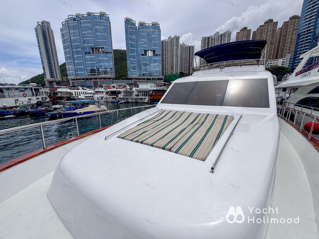 IE01 70'' Cruiser (Cuttlefish Fishing/ Harbour Night Cruies, Sofa Area) 3