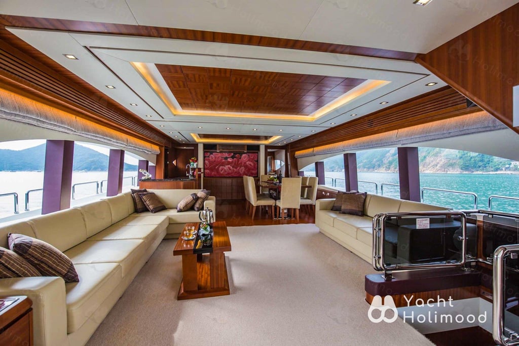 ME01 Tailor-made 92-Fleet Luxury Yacht service (with 6 Staff Members Serving) 37