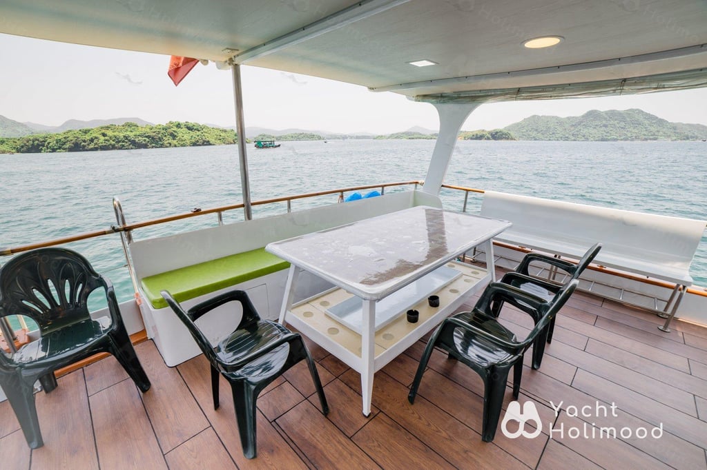 PA01 All-inclusive Party Junk Package with Speedboat, Lunch & Water Activities 3