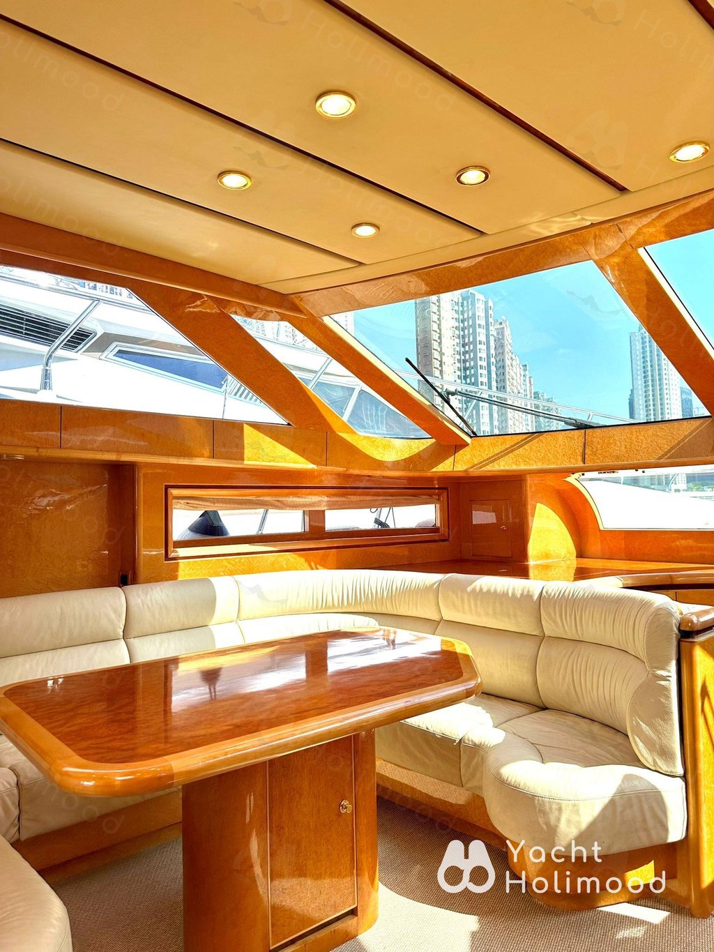 AZ02 City Night charter Luxury Yacht [Victoria Harbour landing and boarding] 11