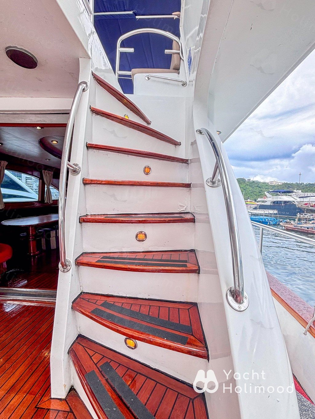 IE01 70'' Cruiser (Cuttlefish Fishing/ Harbour Night Cruies, Sofa Area) 12
