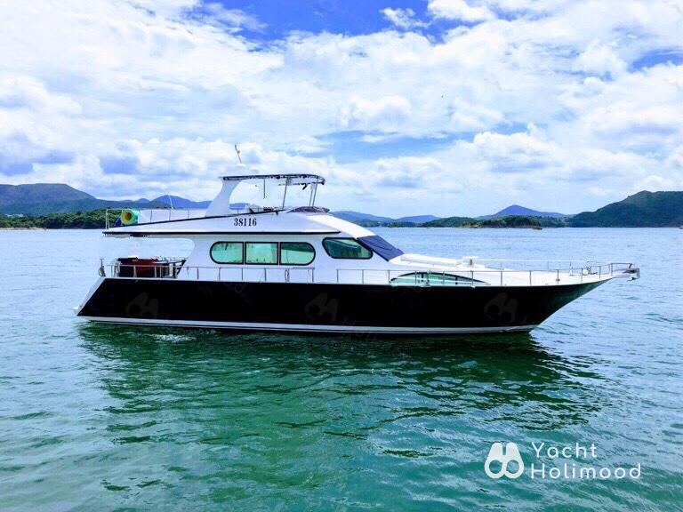 RW03 Sai Kung Day Charter Cruiser with Free Water Activities 1