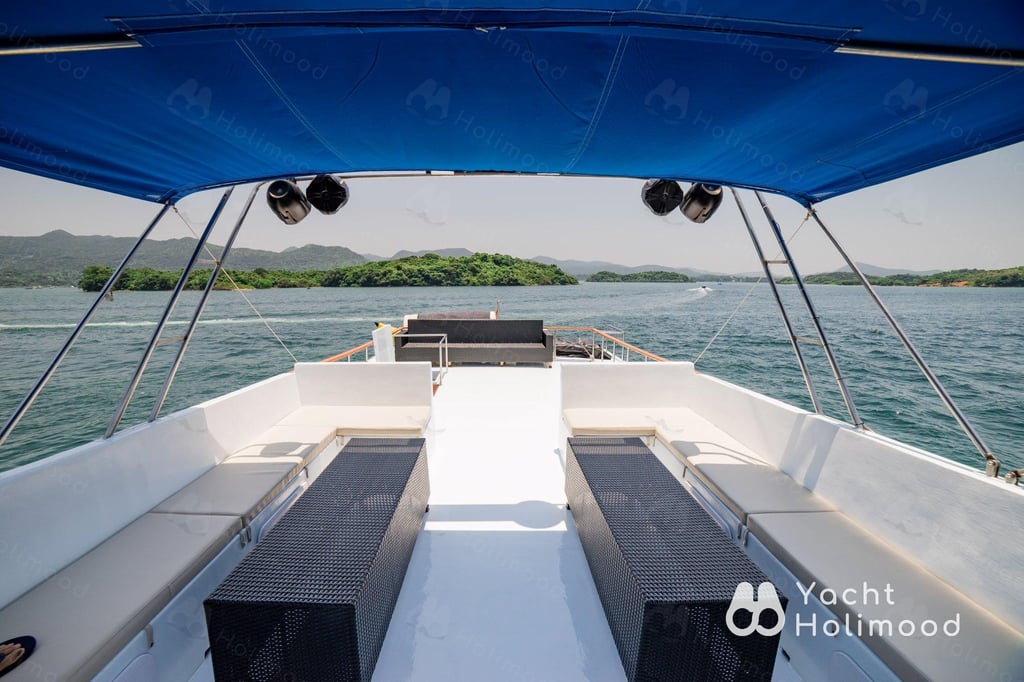 PA01 All-inclusive Party Junk Package with Speedboat, Lunch & Water Activities 2