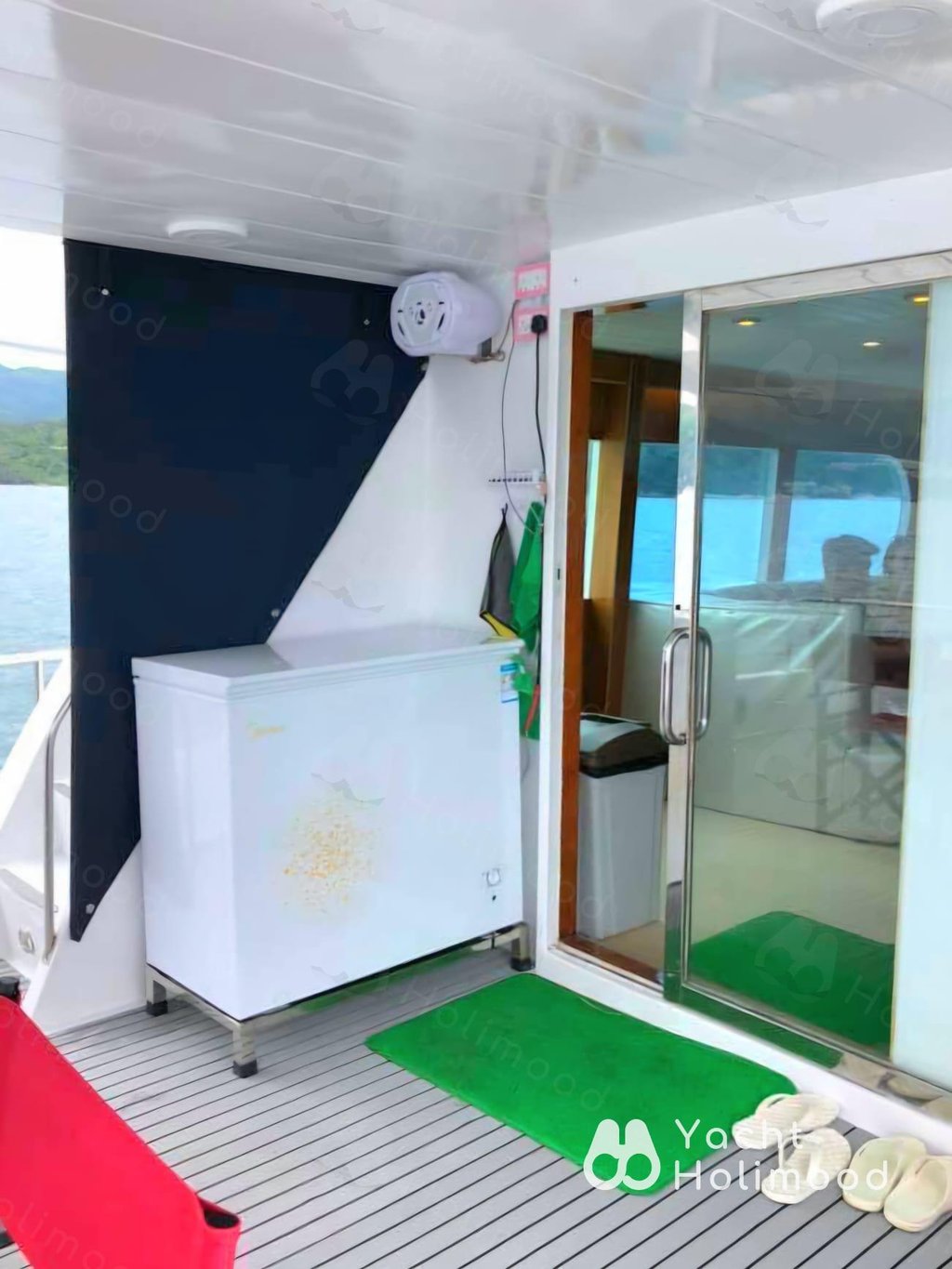 RW03 Sai Kung Day Charter Cruiser with Free Water Activities 4