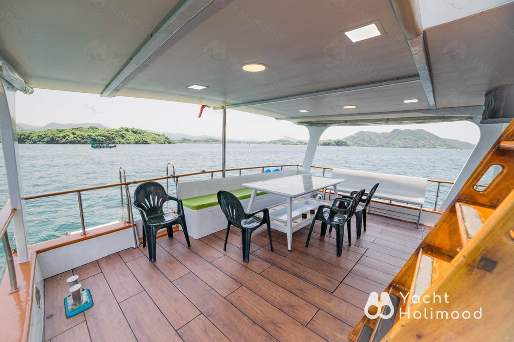 PA01 All-inclusive Party Junk Package with Speedboat, Lunch & Water Activities 4