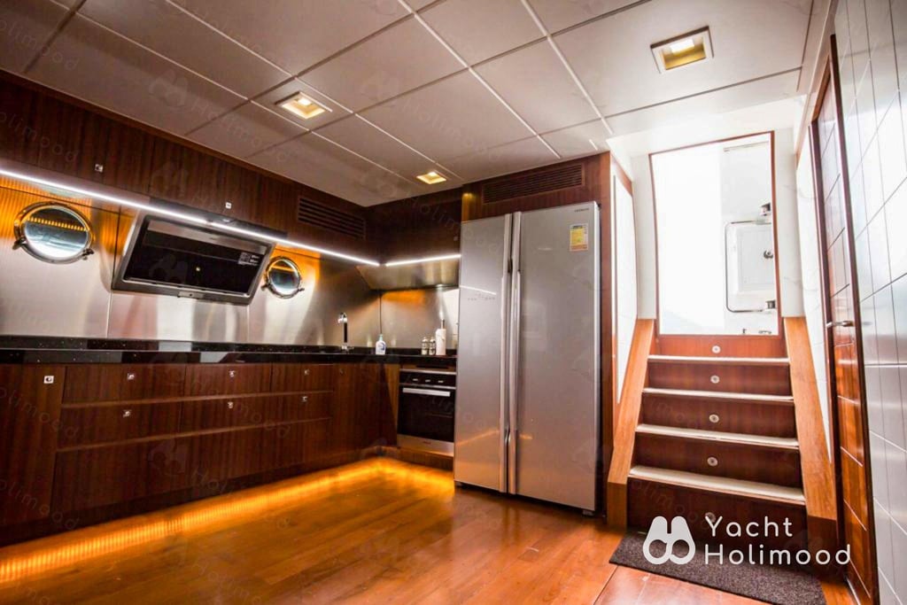 ME01 Tailor-made 92-Fleet Luxury Yacht service (with 6 Staff Members Serving) 34