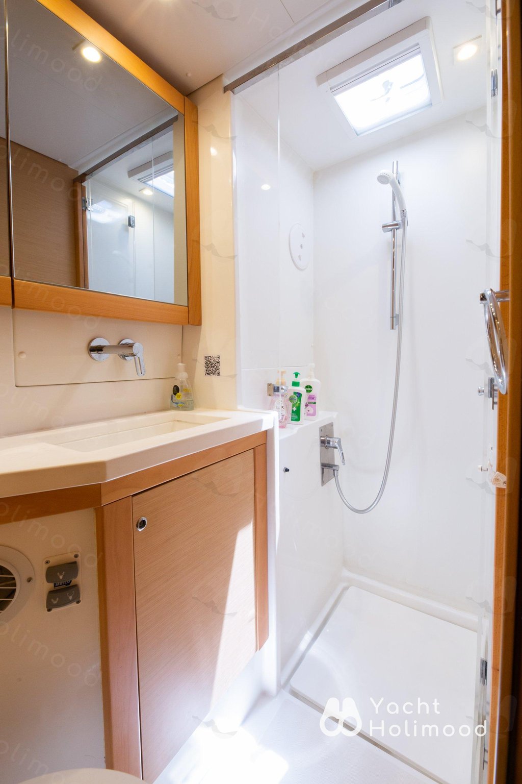 SL01 Catamaran Charter Package 4/8 hrs (Include water toy) 37