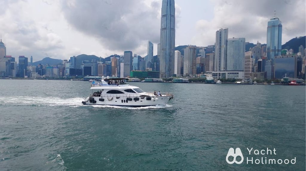 RB01 市区夜间高级西式游艇4小时出租(可钓墨鱼) 1