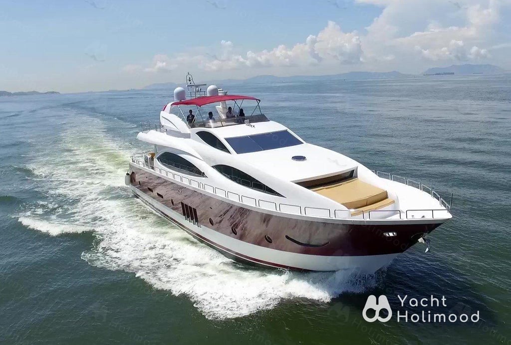 ME01 Tailor-made 92-Fleet Luxury Yacht service (with 6 Staff Members Serving) 3
