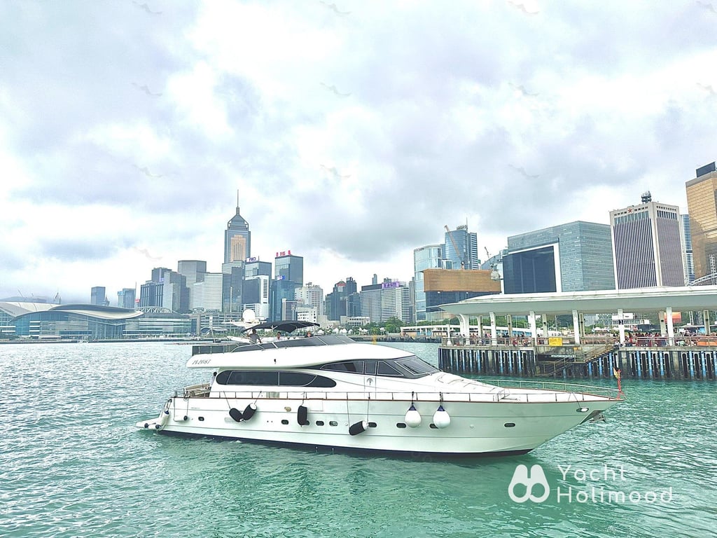 SL05 Luxury Yacht Night Charter 33