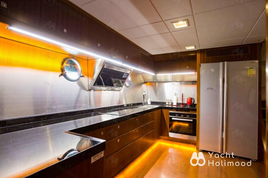 ME01 Tailor-made 92-Fleet Luxury Yacht service (with 6 Staff Members Serving) 35