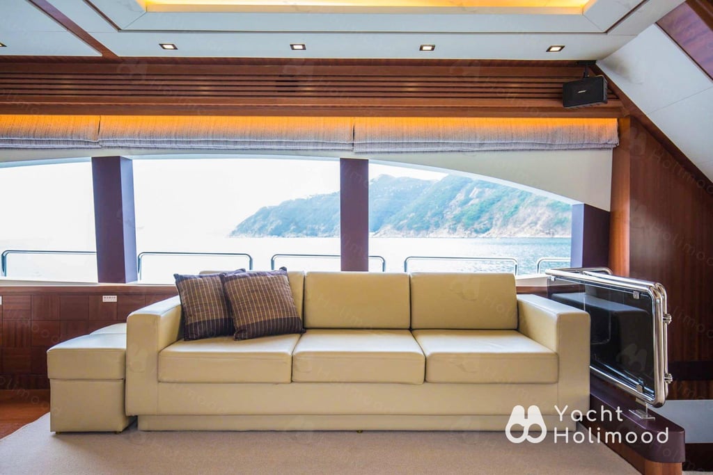 ME01 Tailor-made 92-Fleet Luxury Yacht service (with 6 Staff Members Serving) 27