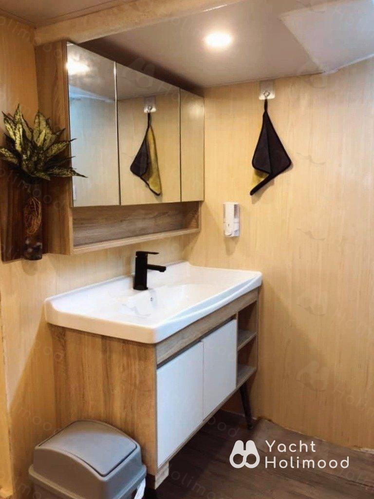RW03 Sai Kung Day Charter Cruiser with Free Water Activities 8