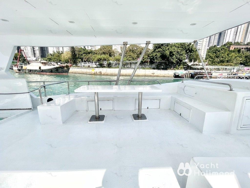 MZ01 City Night Charter Cruiser  7