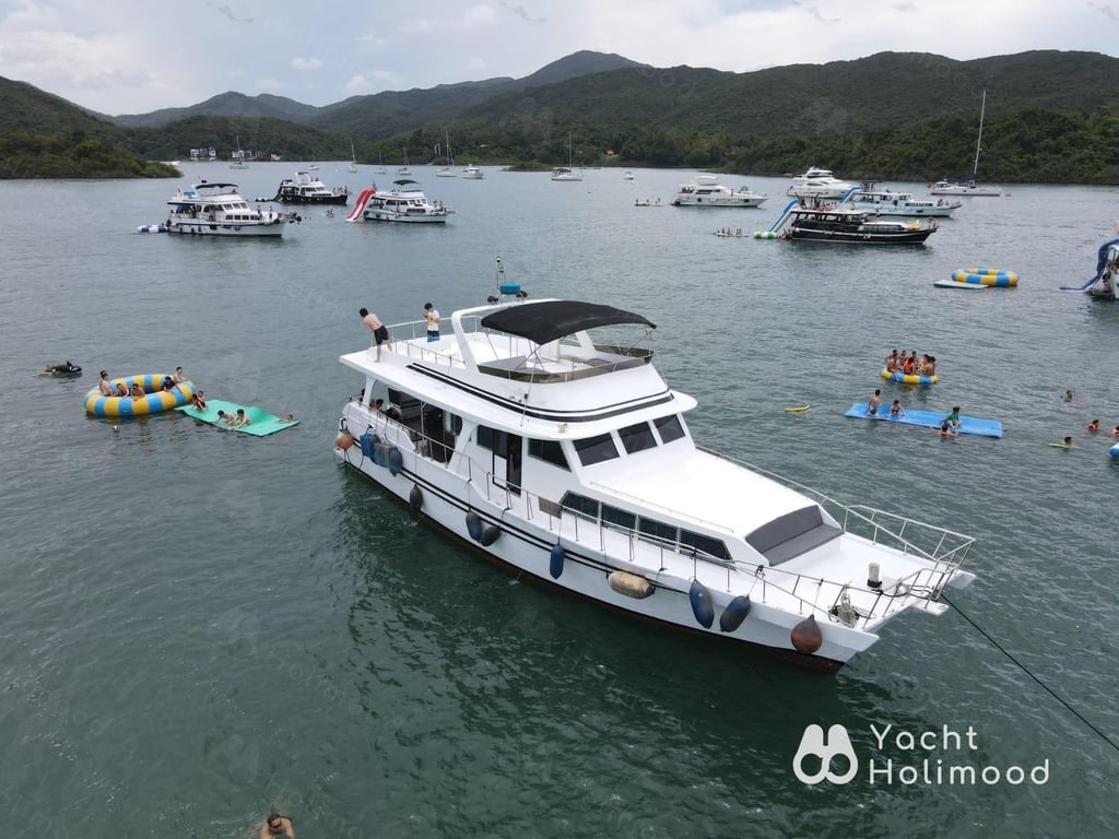 CH03 全新豪華裝修遊艇 (可加海鮮餐/ BBQ/ 多款水上活動/ 人氣海上水池） 1