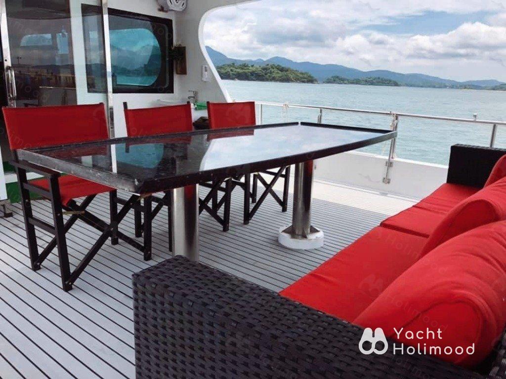 RW03 Sai Kung Day Charter Cruiser with Free Water Activities 5
