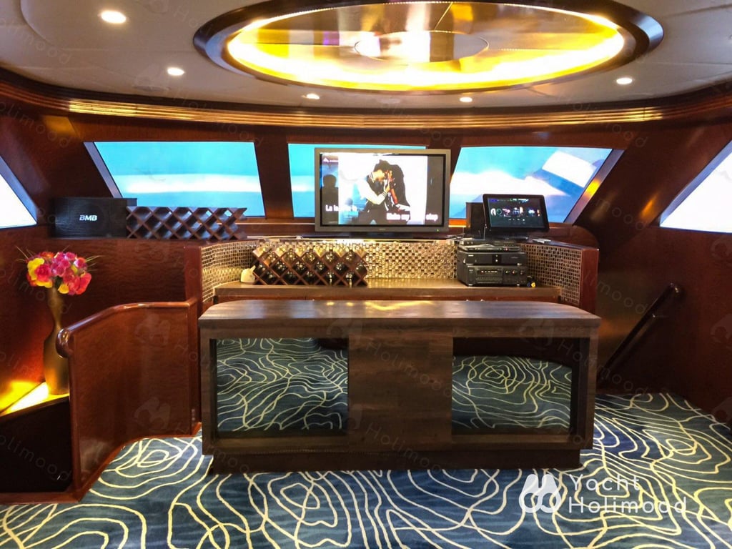 HF02 Night Charter Cruiser 4