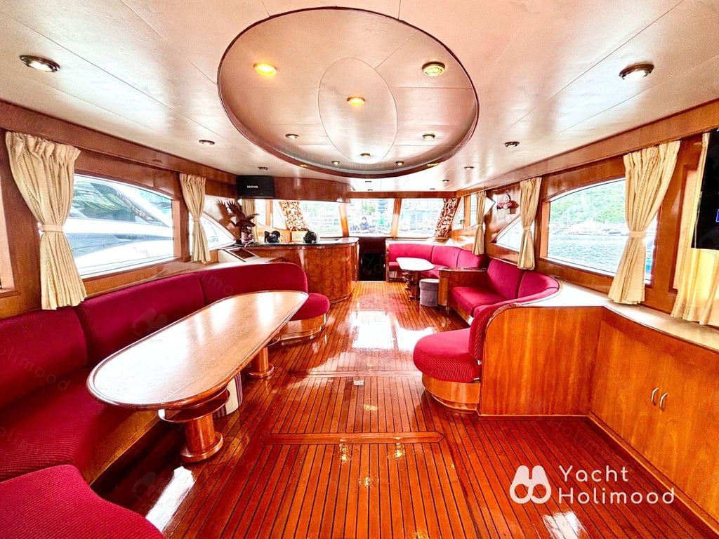 IE01 70'' Cruiser (Cuttlefish Fishing/ Harbour Night Cruies, Sofa Area) 7