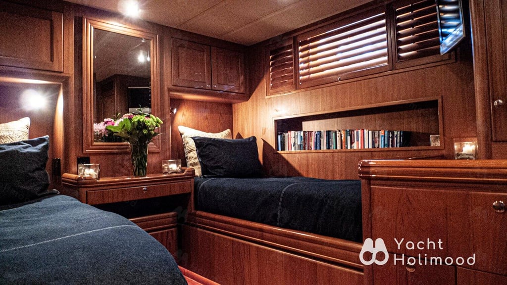 PC01 7 days 6 nights luxury sailing boat trip 4