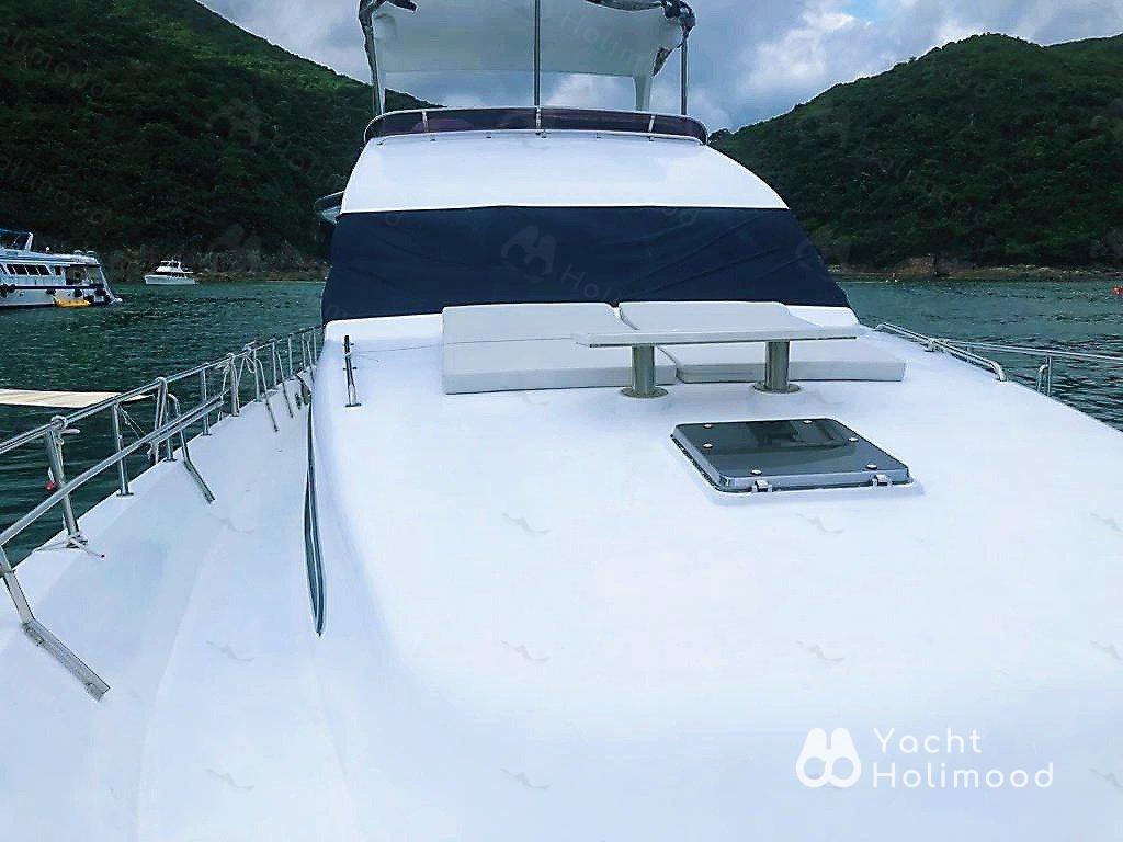 RW03 Sai Kung Day Charter Cruiser with Free Water Activities 3