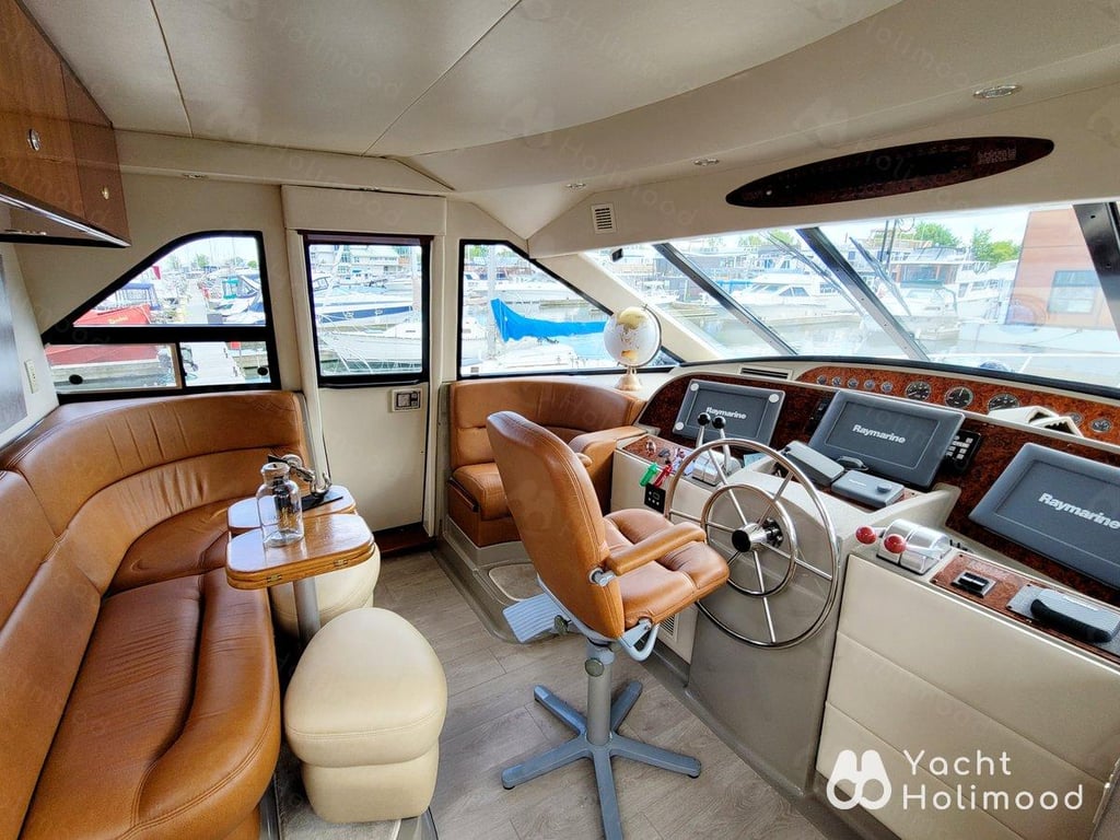 TR01 4 Hour Yacht Charter 3