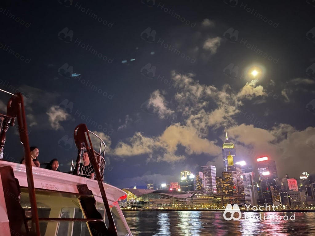 SL11 夜间市区派对王｜夜游维港 / 钓墨鱼游艇｜经典游艇甲板够大 14