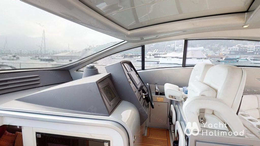 NW04 City Day Charter Luxury Yacht 10