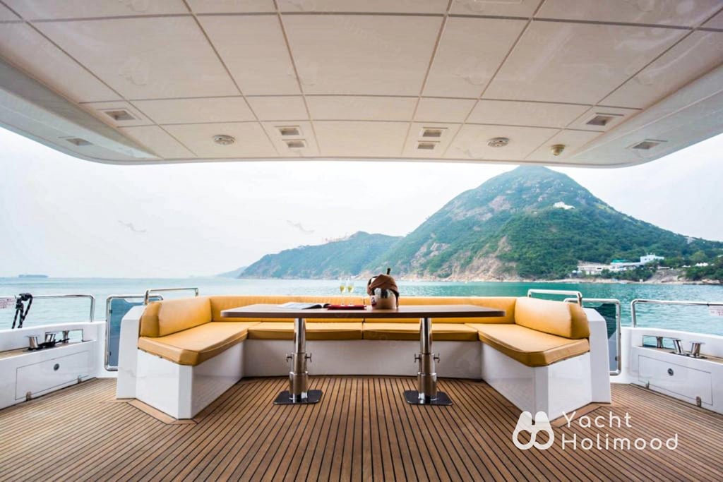 ME01 Tailor-made 92-Fleet Luxury Yacht service (with 6 Staff Members Serving) 47