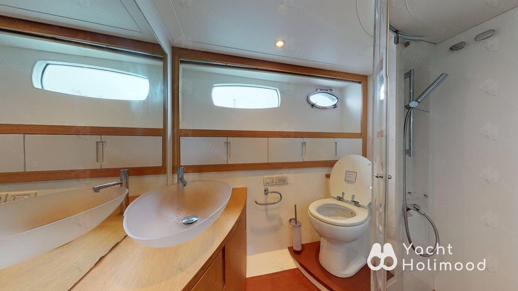 NW04 City Day Charter Luxury Yacht 15