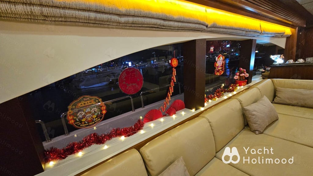 ME01 Tailor-made 92-Fleet Luxury Yacht service (with 6 Staff Members Serving) 11