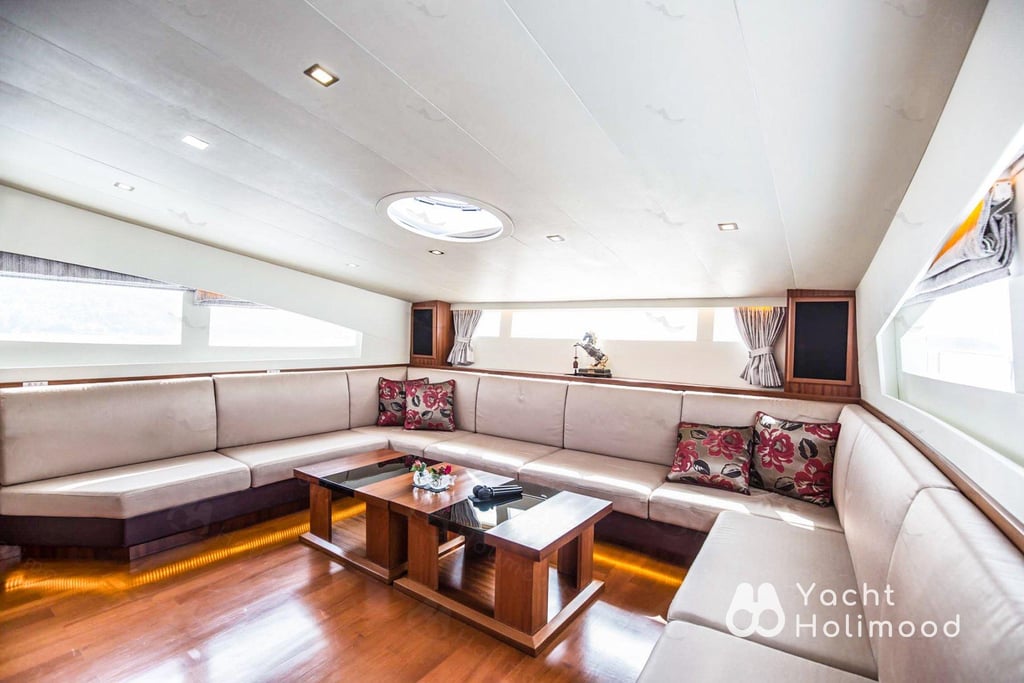 ME01 Tailor-made 92-Fleet Luxury Yacht service (with 6 Staff Members Serving) 38