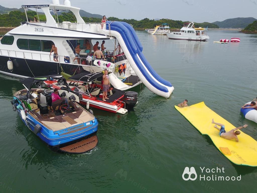 RW03 Sai Kung Day Charter Cruiser with Free Water Activities 12