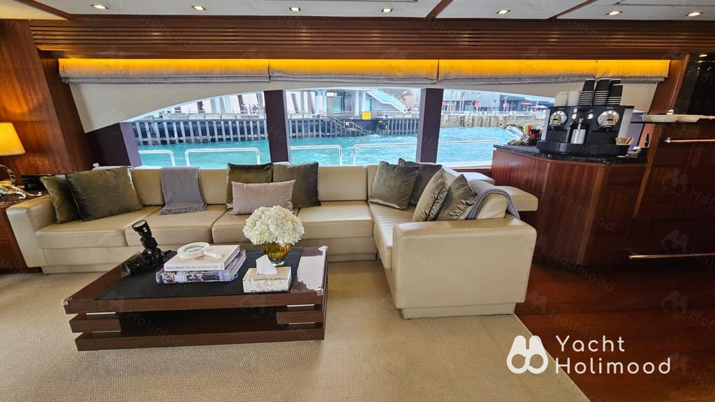 ME01 Tailor-made 92-Fleet Luxury Yacht service (with 6 Staff Members Serving) 7