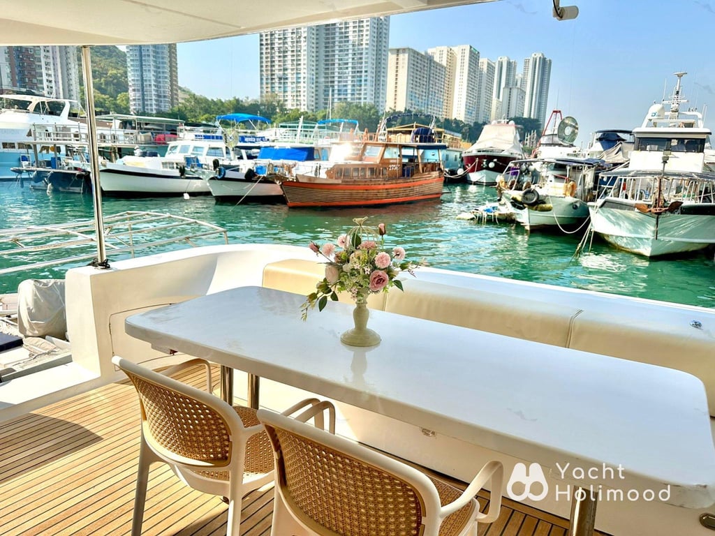 AZ02 City Night charter Luxury Yacht [Victoria Harbour landing and boarding] 19