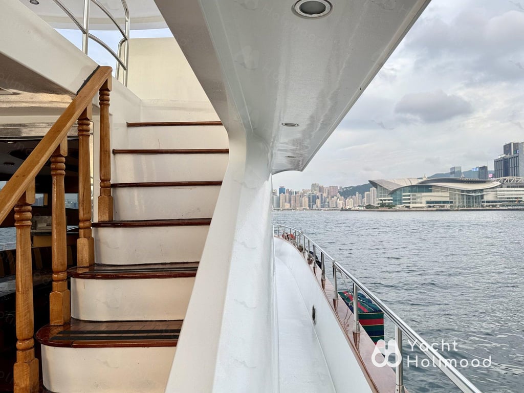 IE02 大型豪华西式游艇套餐 (户外梳化区, 可加选海上泳池) 15