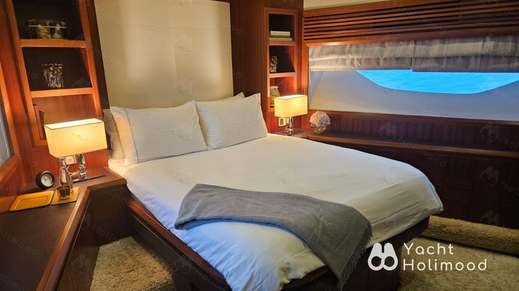 ME01 Tailor-made 92-Fleet Luxury Yacht service (with 6 Staff Members Serving) 5