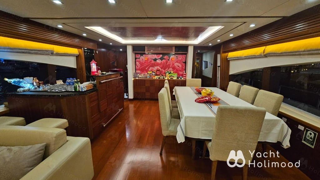 ME01 Tailor-made 92-Fleet Luxury Yacht service (with 6 Staff Members Serving) 15