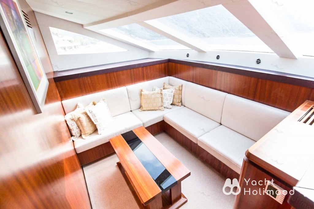 ME01 Tailor-made 92-Fleet Luxury Yacht service (with 6 Staff Members Serving) 44